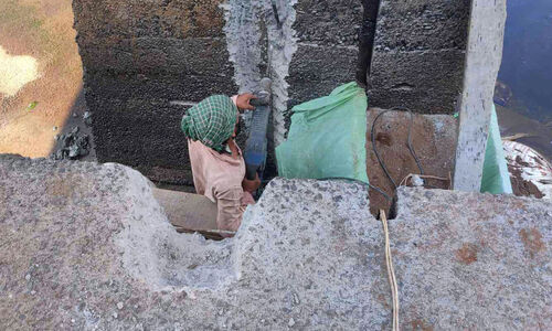 ചെറുപുഴ തടയണക്ക് ഫൈബര്‍ ഷട്ടറുകള്‍; പ്രവൃത്തി പുരോഗമിക്കുന്നു