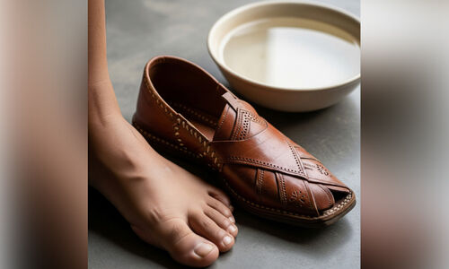 ആ ​വെ​ള്ളം അ​ടു​പ്പ​ത്തു​നി​ന്ന് വാ​ങ്ങി​വെ​ക്ക​ണം