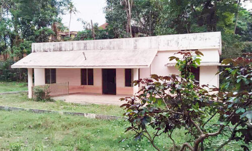 വെള്ളം, വൈദ്യുതി കണക്ഷനുകളില്ല; കുടുംബക്ഷേമ ഉപകേന്ദ്രം കെട്ടിടം നോക്കുകുത്തി വെള്ളം, വൈദ്യുതി കണക്ഷനുകളില്ല; കുടുംബക്ഷേമ ഉപകേന്ദ്രം കെട്ടിടം നോക്കുകുത്തി