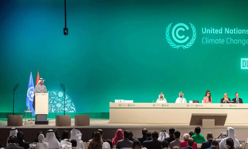 അനിശ്ചിതത്വങ്ങൾക്കിടയിലും ഒരുമയോടെ ഗൾഫ് അനിശ്ചിതത്വങ്ങൾക്കിടയിലും ഒരുമയോടെ ഗൾഫ്