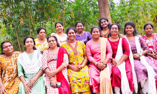 അടുക്കളയിൽ നിന്നും അരങ്ങിലേക്ക്; നഗരൂർ പഞ്ചായത്ത് വനിതാ തിയറ്റർ ആദ്യനാടകം പ്രദർശനത്തിന് അടുക്കളയിൽ നിന്നും അരങ്ങിലേക്ക്; നഗരൂർ പഞ്ചായത്ത് വനിതാ തിയറ്റർ ആദ്യനാടകം പ്രദർശനത്തിന്