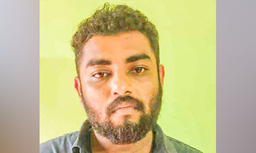 മെ​ത്താ​ഫെ​റ്റാ​മി​നും ഹ​ഷീ​ഷ് ഓ​യി​ലു​മാ​യി യു​വാ​വ് പി​ടി​യി​ൽ