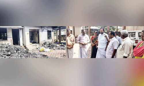 പ്ലാസ്റ്റിക് സംഭരണകേന്ദ്രം തീവെച്ച് നശിപ്പിച്ചു പ്ലാസ്റ്റിക് സംഭരണകേന്ദ്രം തീവെച്ച് നശിപ്പിച്ചു