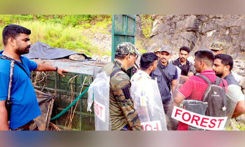പുലിയെ മയക്കുവെടി വെക്കാൻ ഉത്തരവ്; ദൗത്യസംഘം മണ്ണാർമലയിൽ പുലിയെ മയക്കുവെടി വെക്കാൻ ഉത്തരവ്; ദൗത്യസംഘം മണ്ണാർമലയിൽ