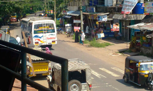 വി​ഭ​ജ​നം കാ​ത്ത് വ​ഴി​ക്ക​ട​വ്