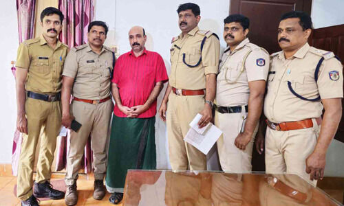 വയോധികയെ കബളിപ്പിച്ച് സ്വര്ണമാല തട്ടിയെടുത്ത പ്രതി അറസ്റ്റില് വയോധികയെ കബളിപ്പിച്ച് സ്വര്ണമാല തട്ടിയെടുത്ത പ്രതി അറസ്റ്റില്