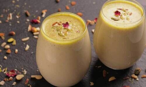 ബ​ദാം മി​ൽ​ക്ക് ഒ​രു ഹെ​ൽ​ത്തി പാ​നീ​യം