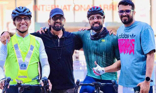 വിമാനത്താവളത്തിൽനിന്ന് വീട്ടിലേക്ക് സൈക്കിളിൽ