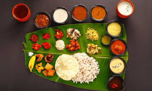 ഓ​ണ​മു​ണ്ണാം, വി​ളി​പ്പു​റ​ത്തു​ണ്ട് സ​ദ്യ