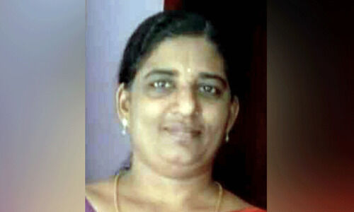 ഉണ്ണികുളം വനിത സംഘം തട്ടിപ്പ്: മുന് സെക്രട്ടറി അറസ്റ്റിൽ ഉണ്ണികുളം വനിത സംഘം തട്ടിപ്പ്: മുന് സെക്രട്ടറി അറസ്റ്റിൽ