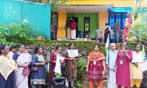 അർബുദം ബാധിച്ച്​ മരിച്ചയാളുടെ വീട്​ ജപ്തി ചെയ്യാൻ നീക്കം; പ്രതിഷേധത്തെതുടർന്ന് പിൻമാറ്റം