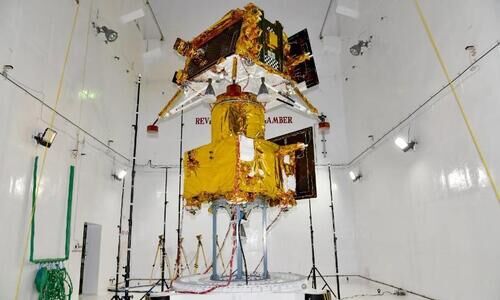 ചാന്ദ്രയാന് ചുറ്റുമുള്ള സ്വർണ നിറമുള്ള ആവരണം എന്താണ്?