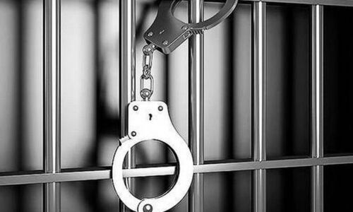 ഹോട്ടൽ ജീവനക്കാരനെ തട്ടിക്കൊണ്ടുപോയി മർദിച്ചു; രണ്ടുപേർ അറസ്റ്റിൽ ഹോട്ടൽ ജീവനക്കാരനെ തട്ടിക്കൊണ്ടുപോയി മർദിച്ചു; രണ്ടുപേർ അറസ്റ്റിൽ