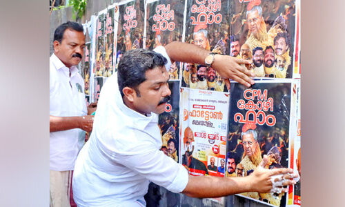 നടപടിക്ക്​ പിന്നാലെ പോർമുഖം; എതിർപാളയങ്ങളിലേക്ക്​ അമ്പ്​ തൊടുത്ത്​ കോൺ​ഗ്രസ്