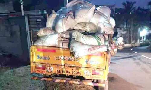 നെടുമ്പാറ പാറക്കുളത്തിൽ മാലിന്യം തള്ളിയ വാഹനം പിടികൂടി; രണ്ടു​പേർ കസ്റ്റഡിയിൽ