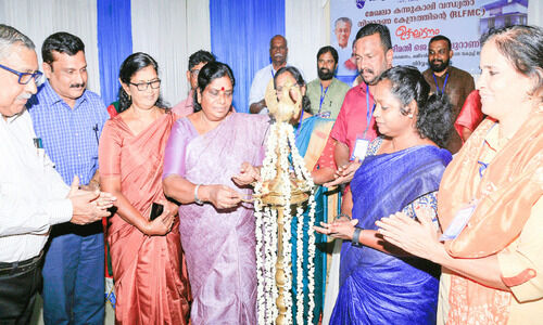 മുഴുവൻ ബ്ലോക്കിലും വെറ്ററിനറി ആംബുലൻസ് ലഭ്യമാക്കും -മന്ത്രി മുഴുവൻ ബ്ലോക്കിലും വെറ്ററിനറി ആംബുലൻസ് ലഭ്യമാക്കും -മന്ത്രി