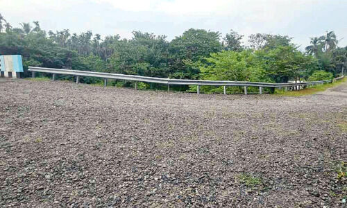 മൂ​ന്നു കോ​ടി​യു​ടെ പ​ദ്ധ​തി സ​ർ​ക്കാ​റി​ന് മു​ന്നി​ൽ  തോ​രാ​പു​രം പാ​ലം അ​പ്രോ​ച്ച് റോ​ഡ്