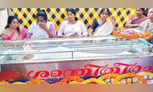 സിനിമയിലും ജീവിതത്തിലും കണ്ണീർ പടർത്തി മീന ഗണേഷ് സിനിമയിലും ജീവിതത്തിലും കണ്ണീർ പടർത്തി മീന ഗണേഷ്