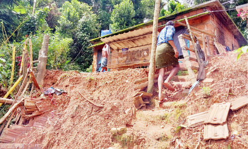 ആ​ദി​വാ​സി​ക​ൾ​ക്ക് അ​ത്ര​യൊ​ക്കെ മ​തി​യെ​ന്നാ​ണോ?; മ​ണ്ണി​ടി​ച്ചി​ൽ തു​ട​ർ​ച്ച​യാ​യ സ്ഥ​ല​ത്ത് ഭീ​തി​യോ​ടെ കു​ടും​ബ​ങ്ങ​ൾ