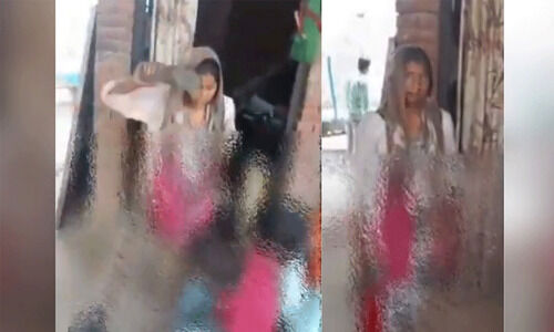 കുട്ടികളെ ചെരുപ്പ് കൊണ്ടടിക്കുകയും നിലത്തിടുകയും ചെയ്ത് അമ്മ; സംഭവത്തിൽ കേസെടുത്ത് പൊലീസ്