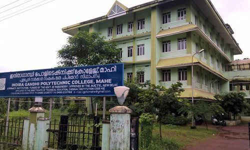 മാ​ഹി പോ​ളി​ടെ​ക്നി​ക് താ​ൽ​ക്കാ​ലി​ക ജീ​വ​ന​ക്കാ​ർ പെ​രു​വ​ഴി​യി​ൽ