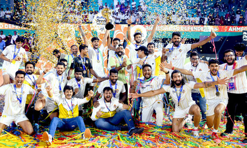 പ്രൈം വോളിയുടെ രണ്ടാം സീസണിൽ കിരീടം ചൂടി അഹ്മദാബാദ് ഡിഫൻഡേഴ്സ് പ്രൈം വോളിയുടെ രണ്ടാം സീസണിൽ കിരീടം ചൂടി അഹ്മദാബാദ് ഡിഫൻഡേഴ്സ്