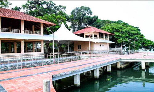 അരൂർ-തുറവൂർ ഉയരപ്പാത നിർമാണം; യാത്ര ദുഷ്കരം അരൂർ-തുറവൂർ ഉയരപ്പാത നിർമാണം; യാത്ര ദുഷ്കരം