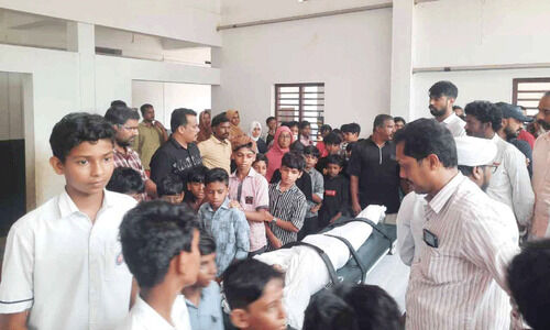 ആദിലിന്റെ വേർപാടിൽ കണ്ണീരണിഞ്ഞ് വിദ്യാലയം ആദിലിന്റെ വേർപാടിൽ കണ്ണീരണിഞ്ഞ് വിദ്യാലയം