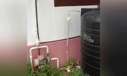 കു​ടി​വെ​ള്ള പ​ദ്ധ​തി​യു​ടെ പൈ​പ്പ് മു​റി​ച്ചുമാ​റ്റി