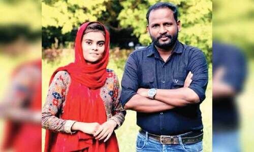 വാരിയൻകുന്നത്തിനെക്കുറിച്ച് പാടി സിതാര നടന്നുകയറിയത് മാപ്പിളപ്പാട്ടിന്റെ ഉയരത്തിൽ