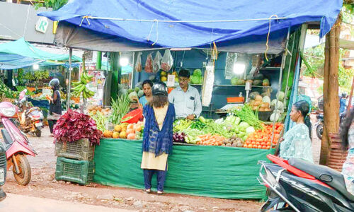 കു​ടും​ബ​ശ്രീ ബോ​ർ​ഡ് മ​റ​ച്ച് വ്യാ​പാ​രി   നേ​താ​വി​ന്റെ അ​ന​ധി​കൃ​ത ക​ച്ച​വ​ടം