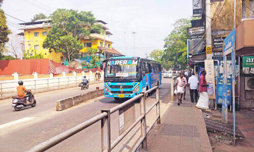 കൊ​യി​ലാ​ണ്ടി ടൗ​ൺ അ​പ​ക​ട കേ​ന്ദ്ര​മാ​വു​ന്നു; യാ​ത്ര​ക്കാ​ർ ഭീ​തിയി​ൽ