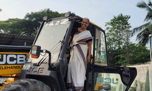 ട്രെയിലർ, ബുൾഡോസർ, ക്രെയിൻ... വാഹനം ഏതുമാകട്ടെ, ഈ 73കാരി പുഷ്പം പോലെ ഓടിക്കും