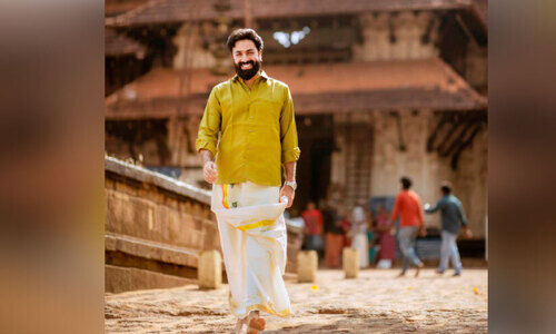 ജി.പിയുടെ ഓണം ഇത്തിരി കളറാണ് ജി.പിയുടെ ഓണം ഇത്തിരി കളറാണ്