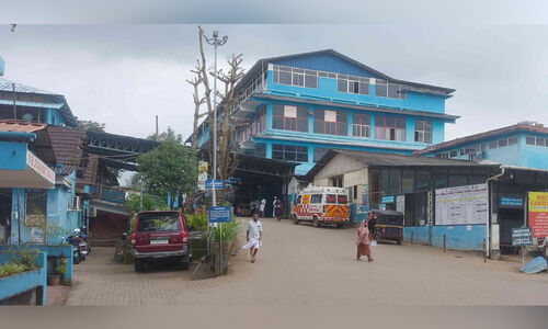 ജി​ല്ല ആ​ശു​പ​ത്രി​യാ​യി​ട്ട് 11 വ​ർ​ഷം, വേ​ണ്ട​ത് കൂ​ടു​ത​ൽ ന​ഴ്‌​സി​ങ്, പാ​രാ​മെ​ഡി​ക്ക​ൽ ജീ​വ​ന​ക്കാ​ർ