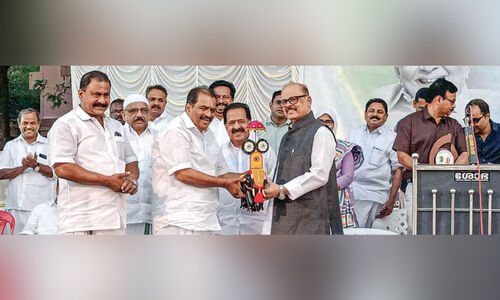 ഇന്ത്യൻ രാഷ്ട്രീയത്തിന് കേരളത്തിന്റെ സംഭാവനയാണ് രമേശ് ചെന്നിത്തലയെന്ന് താരിഖ് അൻവർ ഇന്ത്യൻ രാഷ്ട്രീയത്തിന് കേരളത്തിന്റെ സംഭാവനയാണ് രമേശ് ചെന്നിത്തലയെന്ന് താരിഖ് അൻവർ