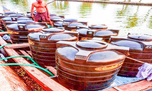 വെള്ളത്തിന്‍റെ നാട് പറയുന്നു;  വെള്ളം തരൂ! ഞങ്ങൾക്കും ജീവിക്കണ്ടേ...