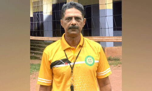 ഇ​ത് ക​ളി​ക്ക​ള​ത്തി​ലെ ദ്രോ​ണ​ർ