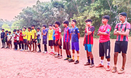 നാടൊരുമിക്കുന്നു; ഇവിടെ കളിക്കളം നിർമിക്കുന്നതിനായി... നാടൊരുമിക്കുന്നു; ഇവിടെ കളിക്കളം നിർമിക്കുന്നതിനായി...