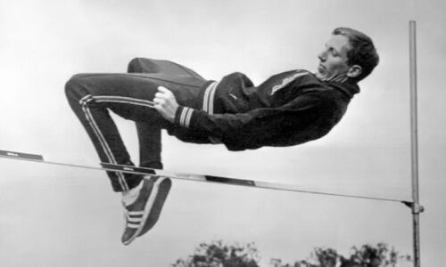 കു​തി​ച്ചു​ചാടിയ മാ​റ്റ​ത്തി​ന്റെ കാ​ൽ​വെ​പ്പ്