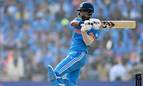 അർധസെഞ്ച്വറിയുമായി രാഹുലും പുറത്ത്; ഇന്ത്യക്ക് എട്ട് വിക്കറ്റ് നഷ്ടം