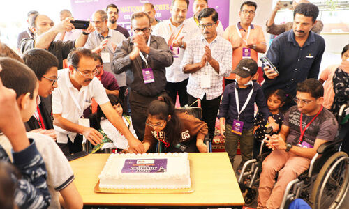 അ​വ​ർ​ക്കൊ​പ്പം അ​വി​സ്മ​ര​ണീ​യ​മാ​യൊ​രു കാ​യി​ക​ദി​നാ​ഘോ​ഷം...