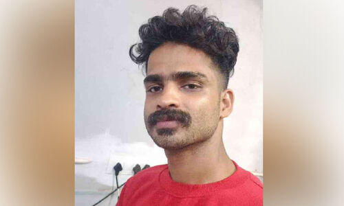 കെ.എസ്.ആർ.ടി.സി ബസിന്റെ ചില്ല് തകർത്ത് ഡ്രൈവറെ മർദിച്ച കേസിൽ പ്രതി അറസ്റ്റിൽ കെ.എസ്.ആർ.ടി.സി ബസിന്റെ ചില്ല് തകർത്ത് ഡ്രൈവറെ മർദിച്ച കേസിൽ പ്രതി അറസ്റ്റിൽ