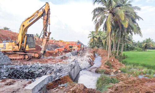 കുറ്റിപ്പുറം-പൊന്നാനി ദേശീയപാത; മതിലും സർവിസ് റോഡും പുനർനിർമിക്കുന്നു
