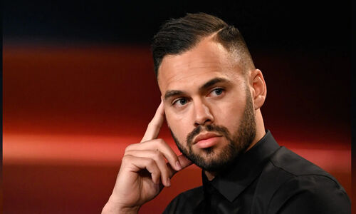 അന്ന് മരണത്തെ അതിജീവിച്ച് ഗോളുകൾ അടിച്ചു കൂട്ടി, ഇന്ന് അദ്ഭുത പ്രഭാഷകൻ...! അന്ന് മരണത്തെ അതിജീവിച്ച് ഗോളുകൾ അടിച്ചു കൂട്ടി, ഇന്ന് അദ്ഭുത പ്രഭാഷകൻ...!