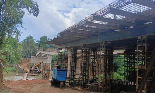 പടനിലം പാലം നിർമാണം പാതിവഴിയിൽ പടനിലം പാലം നിർമാണം പാതിവഴിയിൽ