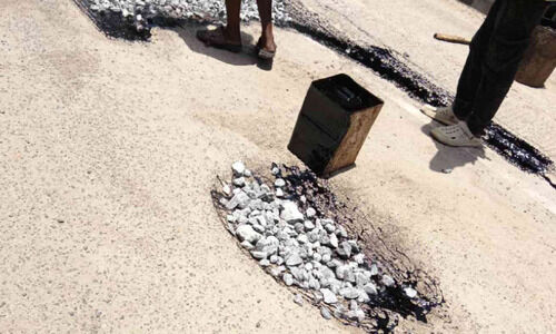 മാ​സ​ങ്ങ​ൾ​ക്ക് മു​മ്പ് 1.80 കോ​ടി ചെ​ല​വി​ട്ട് പ​ണി​ത റോ​ഡ് ത​ക​ർ​ന്നു; വ്യാ​പ​ക ക്ര​മ​ക്കേ​ടെ​ന്ന് കോ​ൺ​ഗ്ര​സ്