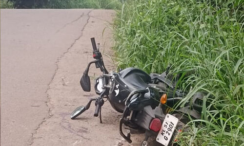 കാണാതായ ബൈക്ക് അപകടത്തില്‍പെട്ടു; സമീപം രക്തക്കറ, പരിക്കേറ്റ മോഷ്ടാവിനെ കുറിച്ച് വിവരമില്ല