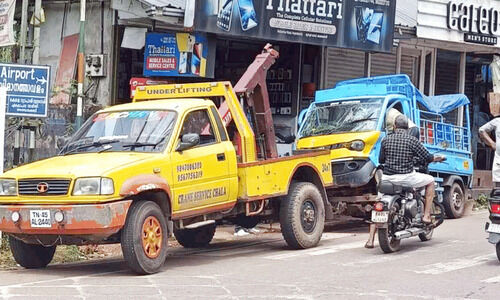അ​പ​ക​ട​ങ്ങ​ൾ തു​ട​ർ​ക്ക​ഥ​യാ​യി   അ​ഞ്ച​ര​ക്ക​ണ്ടി ജ​ങ്ഷ​ൻ