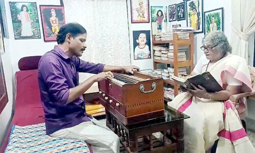 79ലും ​സം​ഗീ​തം അ​ഭ്യ​സി​ച്ച് അ​മ്മി​ണി